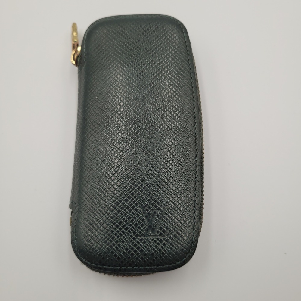 Louis Vuitton Taiga Leather 4 Hook Key Case Green MI0948 Zip Around Wallet